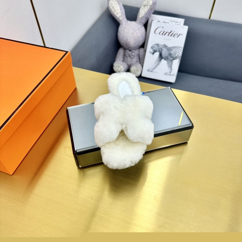 H**mes slippers